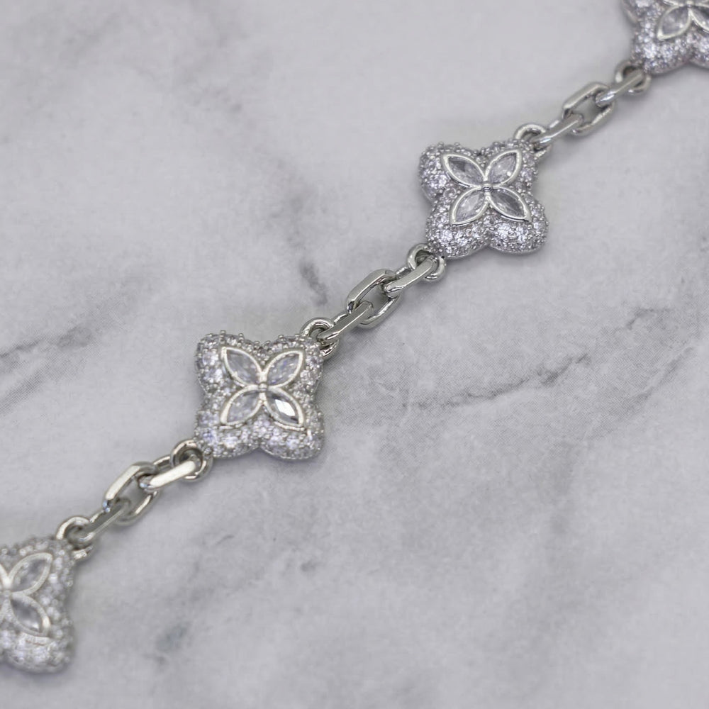 Icy Clover Bracelet - clear