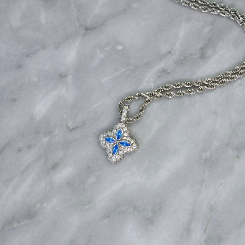 Icy Clover Chain - ice blue