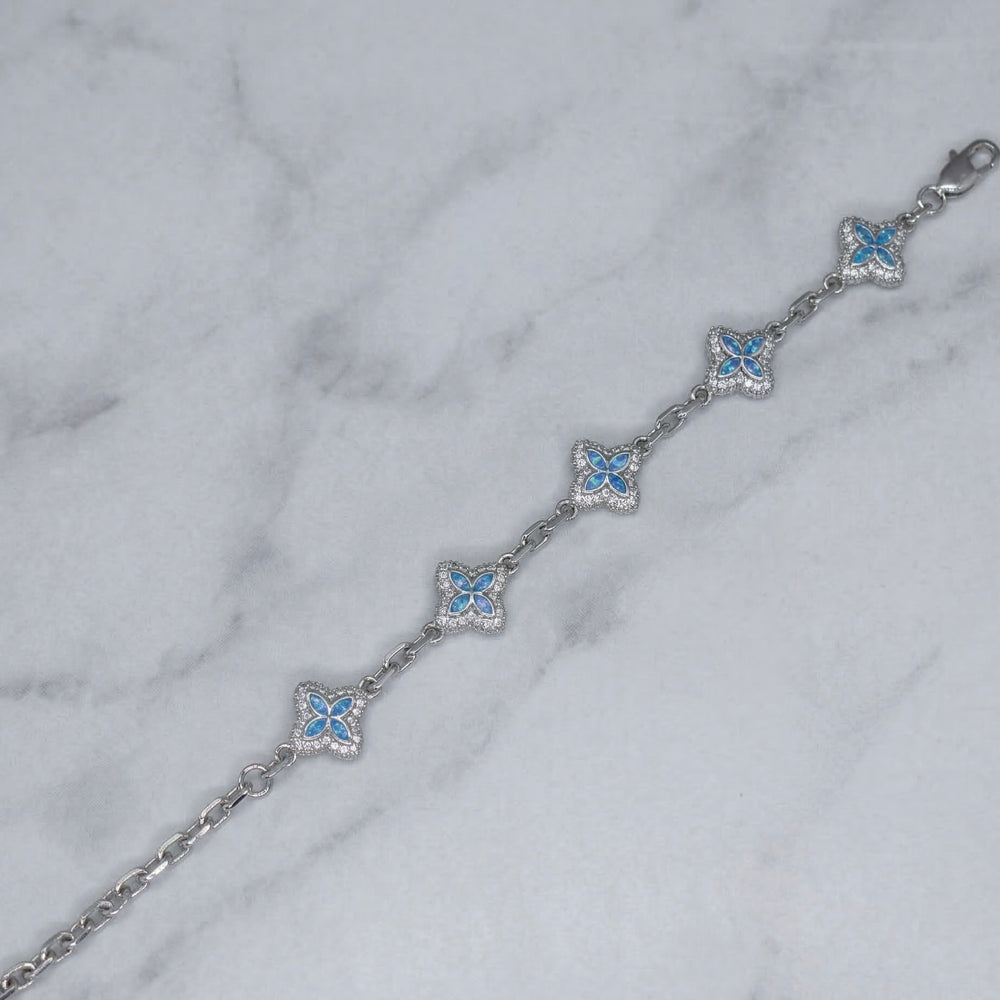 Icy Clover Bracelet - ice blue