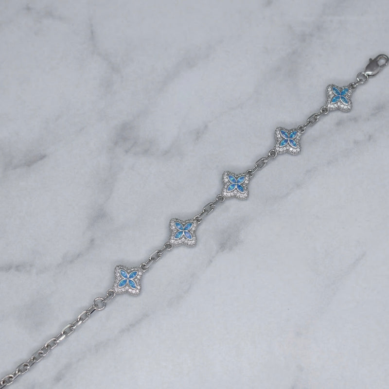 Icy Clover Bracelet - ice blue